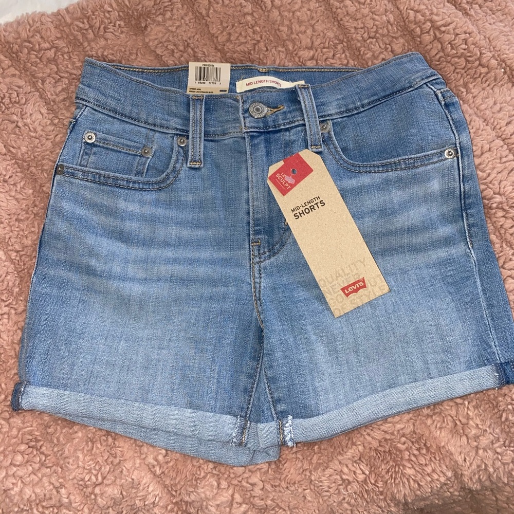 NWT Levi’s Sculpt Shorts
